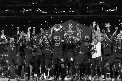 勇士老将挺身而出定胜局