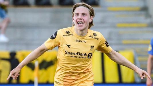 B席：上赛季的表现并不如愿，新赛季我们想提升自己争夺奖杯