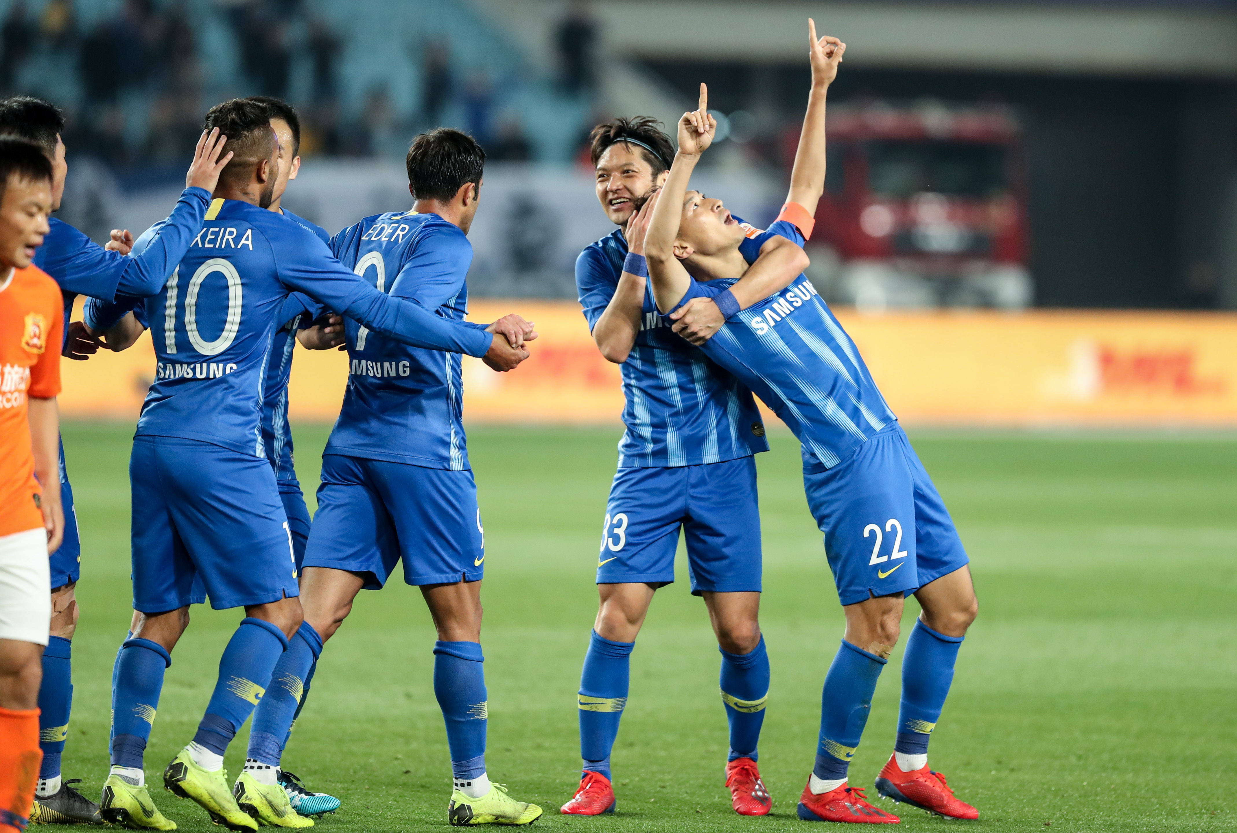 弗里克：当然想执教梅西，但他合同比我的晚一年到期