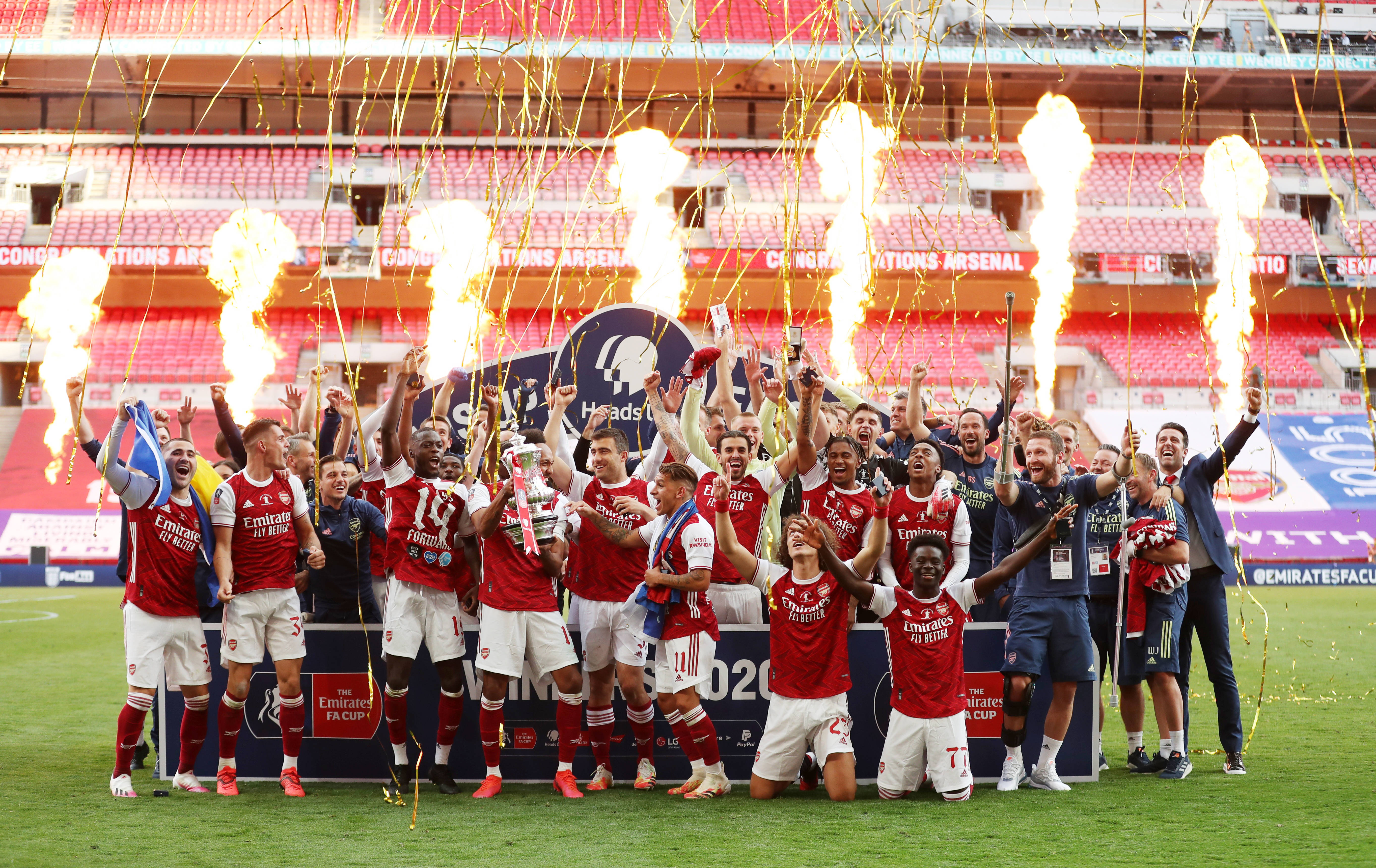 上海申花迎建队32周年纪念日，俱乐部官方发布庆贺海报