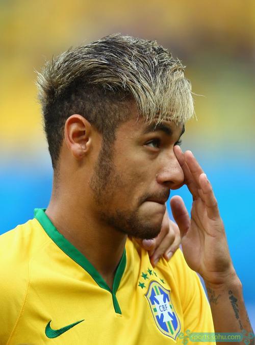 梅西决赛2助攻！率队3-1首次夺冠，一夜又创纪录：生涯47次捧杯