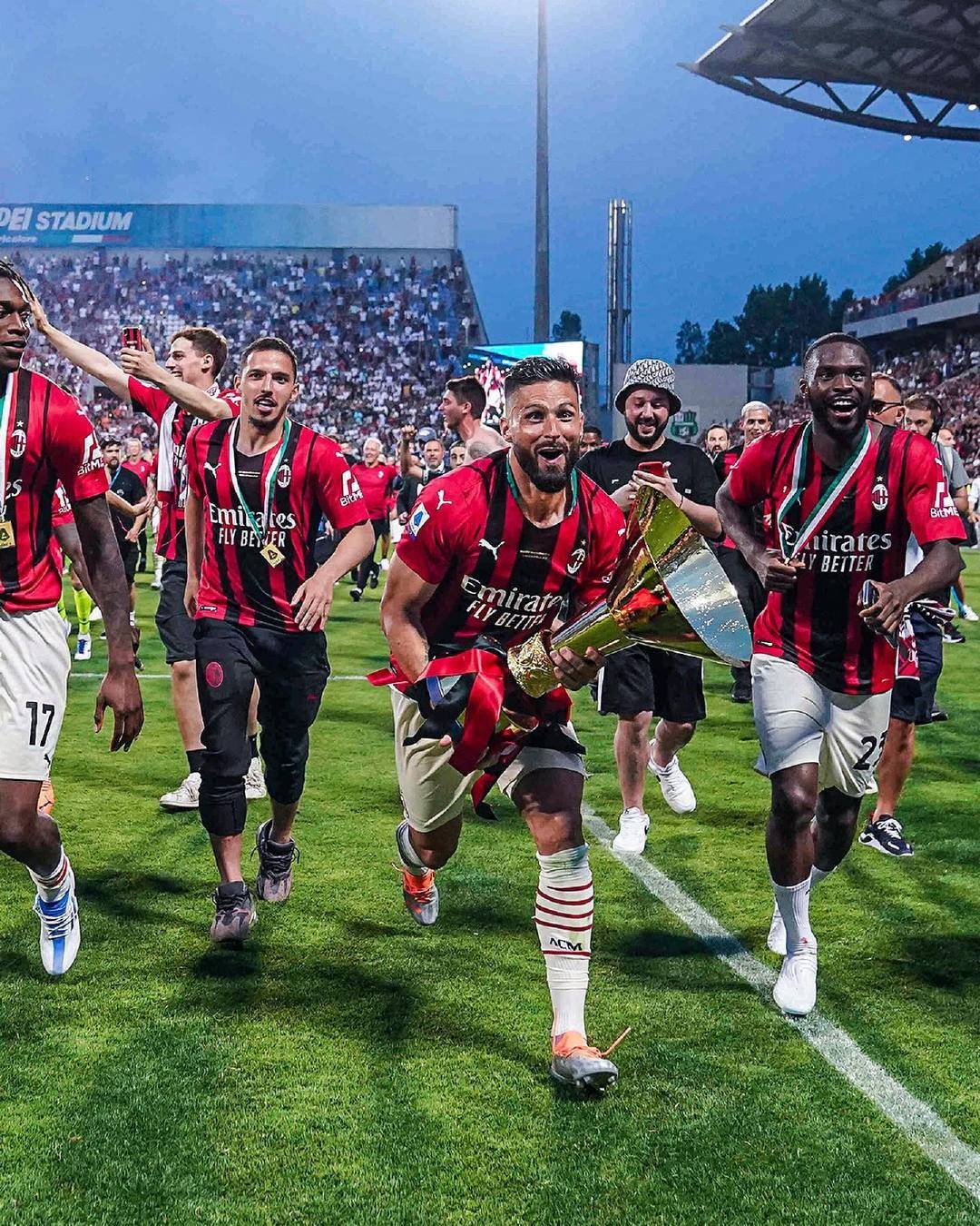 突尼斯主帅：埃斯特旺是涌现而出的天才，未来几年能争金球奖（突尼斯主帅盛赞埃斯特旺：天赋异禀，未来几年有望冲击金球奖）