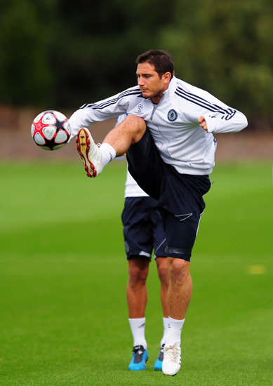 足球国足助教透露球队新目标：冲击小组第一（国足助教披露球队新目标：剑指小组头名）