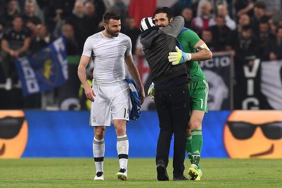 迪马：斯卡尔维尼右内收肌拉伤，将继续因伤缺阵