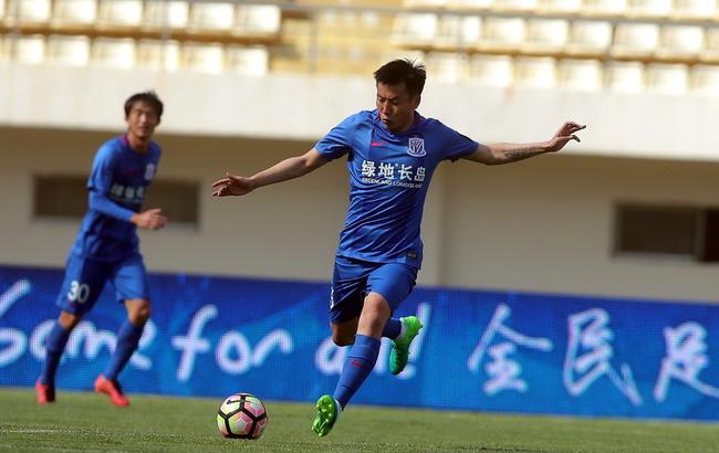 英格兰的“10号位难题”：贝林厄姆能否脱颖而出？（谁能解英格兰10号位困局：贝林厄姆是答案吗？）