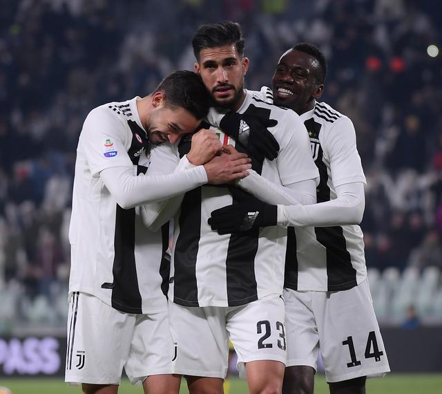 个人能力！两队进攻陷入困境， 奎因上场外线运球高难度急停三分命中！