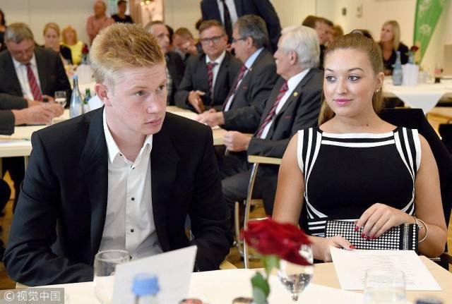 2-0，23岁荷兰新星无敌小角度挑射，54岁埃梅里率队避免欧联2连败（2-0！23岁荷兰新星小角度挑射惊艳，54岁埃梅里带队拒绝欧联两连败）