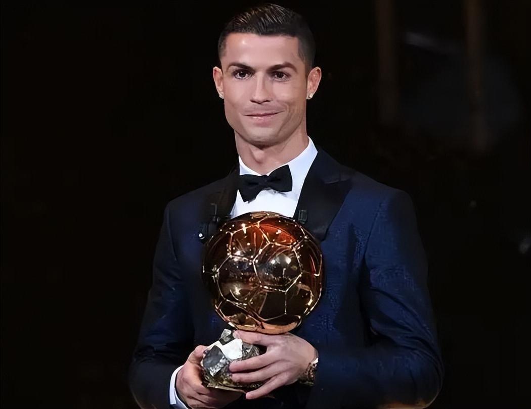 2025上海明日之星冠军杯足球赛圆满落幕，颁奖仪式进行（2025上海明日之星冠军杯足球赛圆满收官，颁奖典礼隆重举行）