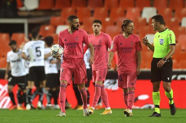 布伦森15分＆哈特13分，尼克斯半场22次罚球，雄鹿6次