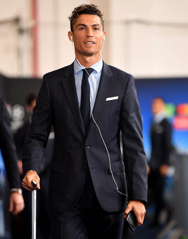 深圳新鹏城主帅陈涛观战曼城比赛，明日与城市集团同事会面